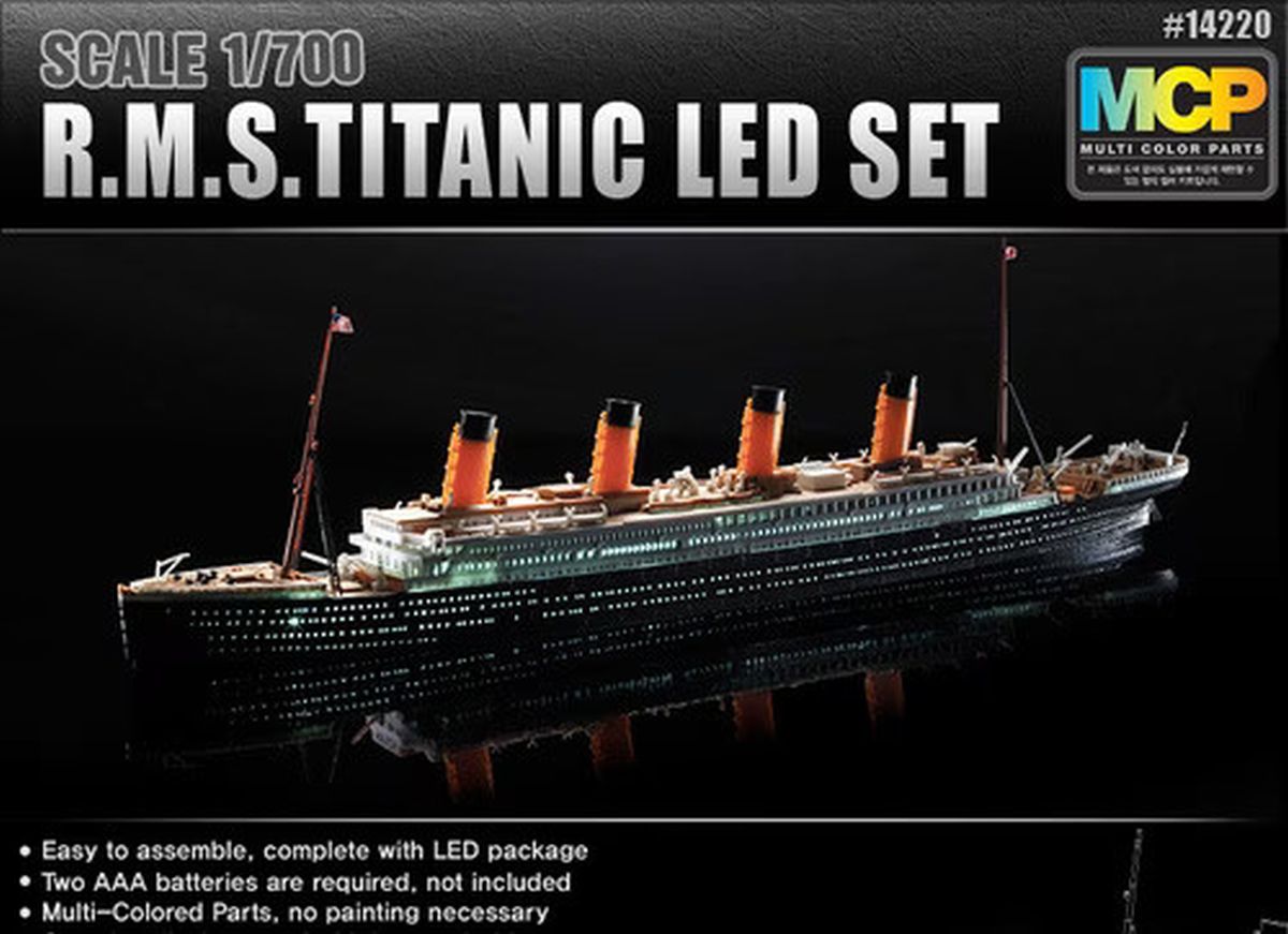 TARIFF R.M.S. Titanic with LED Set