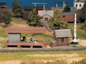 O Plasticville Loading Platform & Shanty