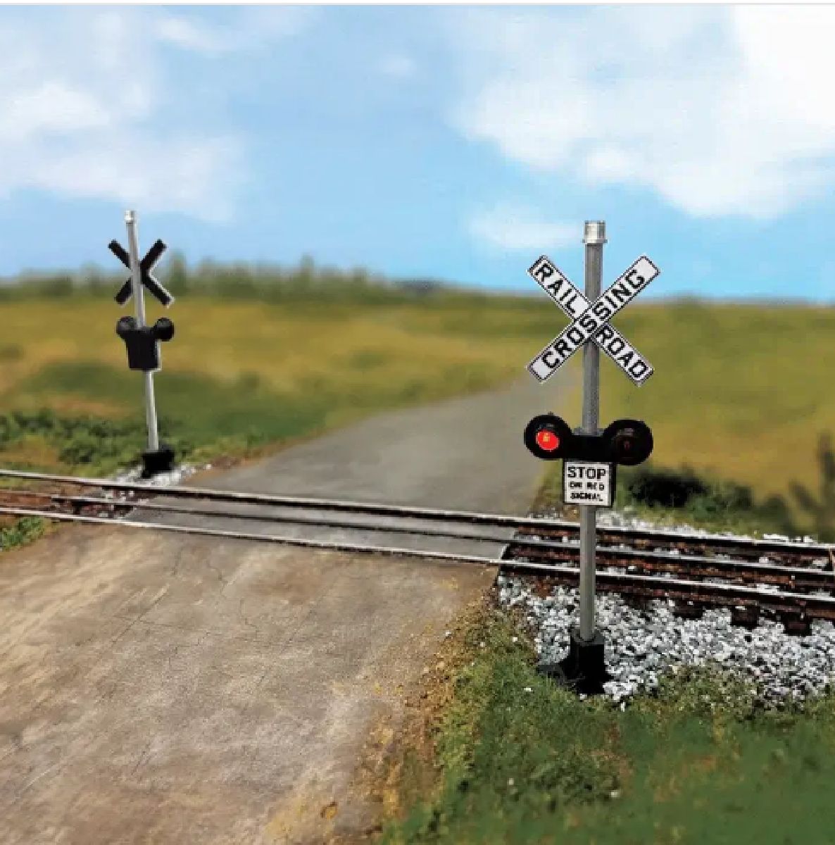 DVIRRXK301 O/G RR Crossing Kit w/Lamplighter DFL w/ Power Su