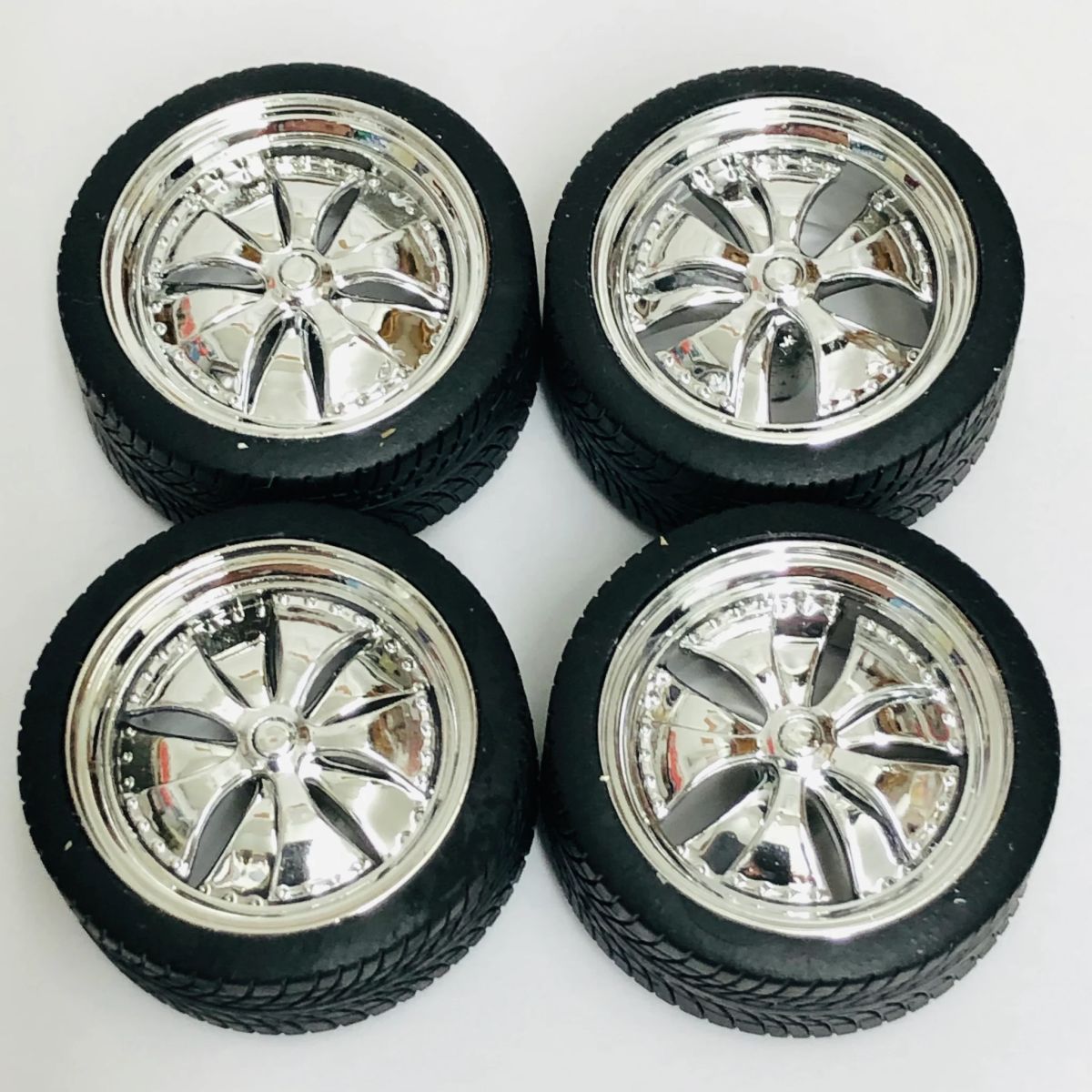 23 ALBA'S CHROME SPINNERS
