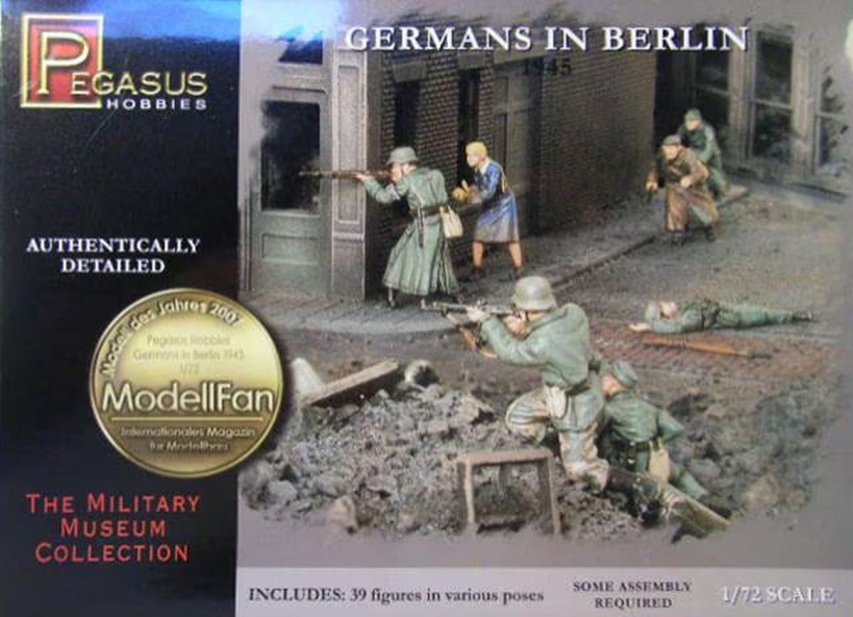 Germans In Berlin 1945