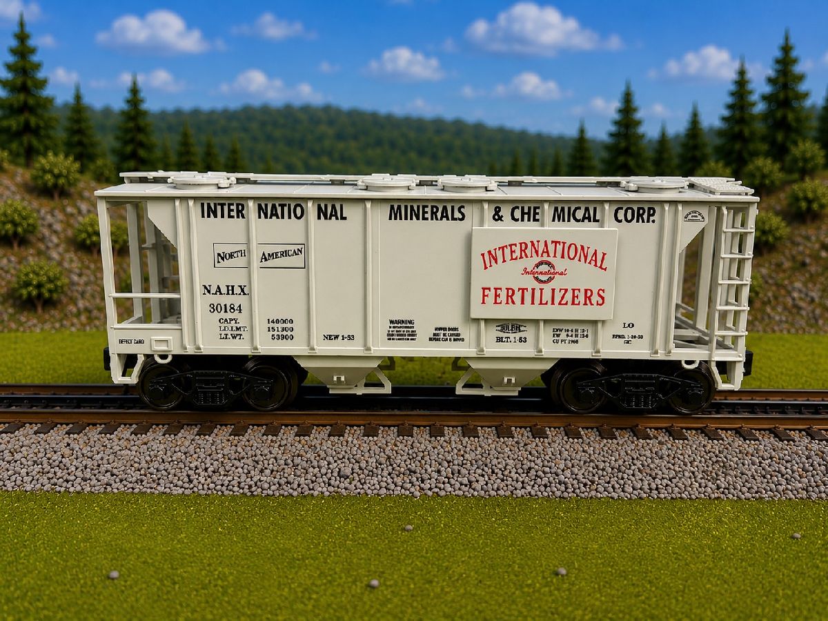 O 2 Bay Covered Hopper International Minerals