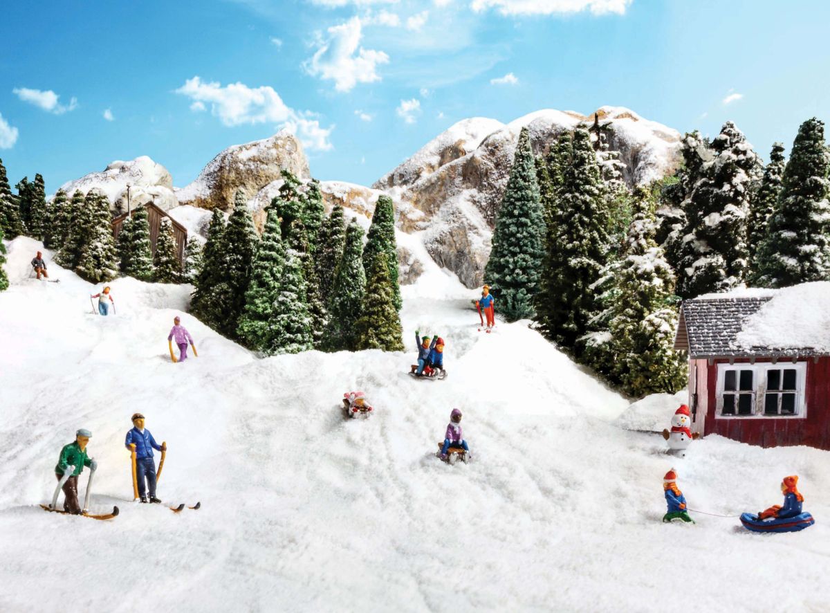 HO Children Sledding