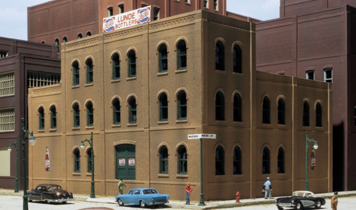 HO DPM Arched Window Industrial Building
